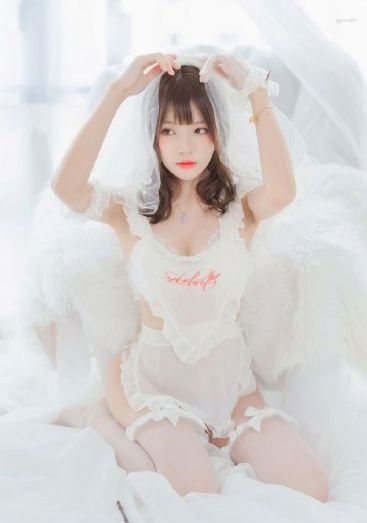 大胸莹莹的奶被老头吸走了_高清动漫在线观看